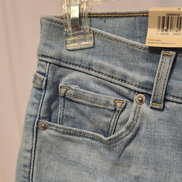 Levi's Sculpt Bermuda Shorts - Picture 7 of 10